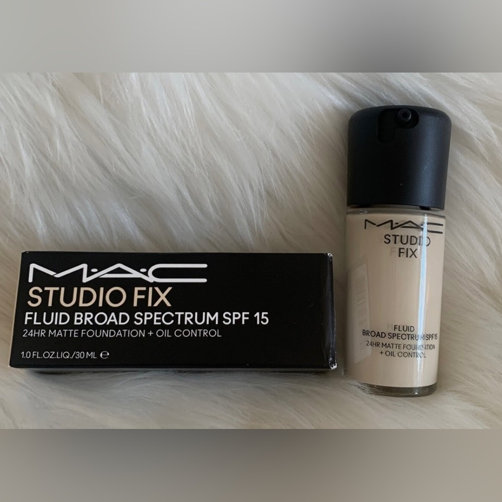 MAC Cosmetics Studio Fix Fluid Broad Spectrum SPF 15 Foundation- NC5